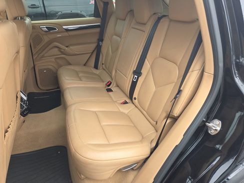 Used 2016 Porsche Cayenne AWD/4WD image 11