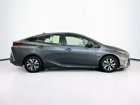 Used 2017 Toyota Prius Prime Advanced w/ Carpet Mat Package FWD image 10