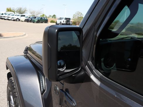 Used 2024 Jeep Gladiator Sport AWD/4WD image 17