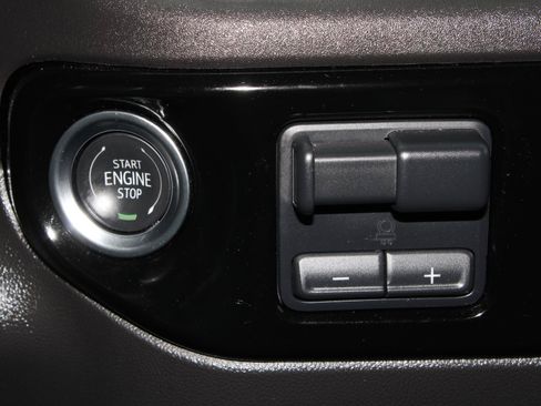 Used 2025 Chevrolet Silverado 1500 LT AWD/4WD image 14