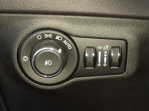 Used 2018 Jeep Compass Limited image 13