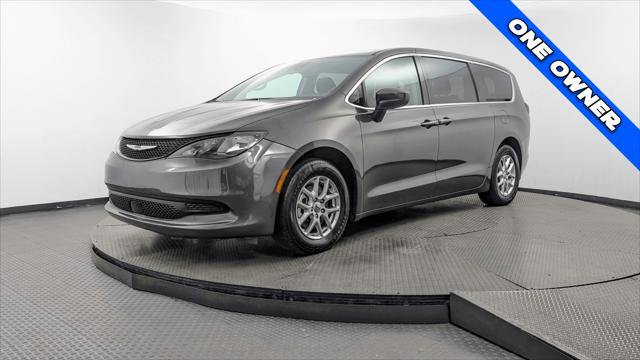Used 2023 Chrysler Voyager LX FWD image 2