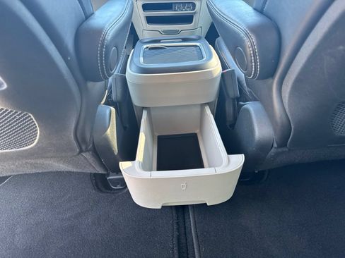 Used 2023 Chrysler Pacifica Touring-L FWD image 28