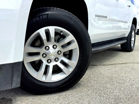 Used 2018 Chevrolet Suburban LT RWD image 2