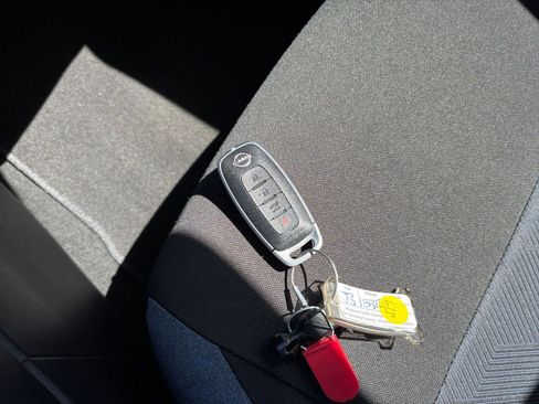 Used 2025 Nissan Versa SV image 21