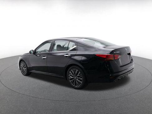 Used 2025 Nissan Altima 2.5 SV FWD image 5