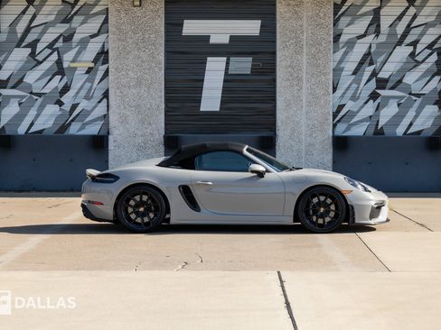 Used 2022 Porsche 718 Boxster Spyder RWD image 17