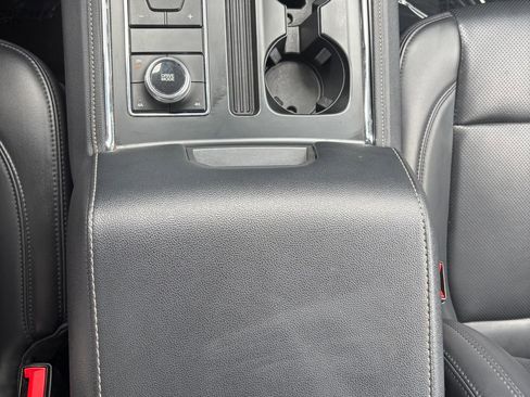 Used 2024 Ford Expedition XLT image 10