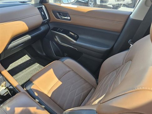 Used 2024 Nissan Pathfinder Platinum w/ Black Appearance Package image 29