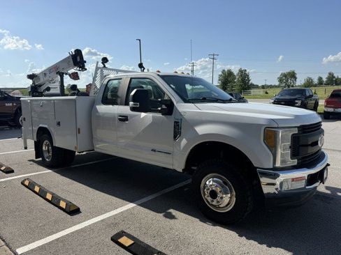 Used 2017 Ford F350 XL w/ Power Equipment Group AWD/4WD image 4