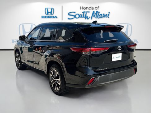 Used 2022 Toyota Highlander XLE image 5