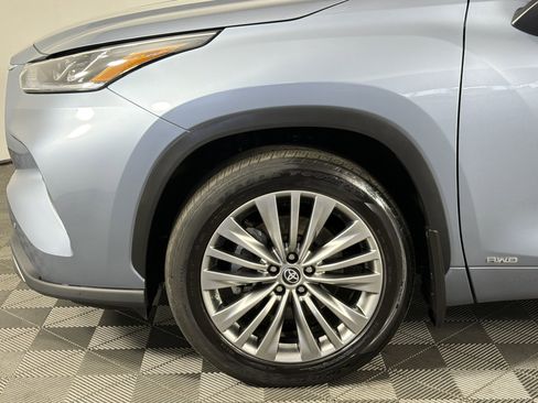 Used 2022 Toyota Highlander Platinum AWD/4WD image 4