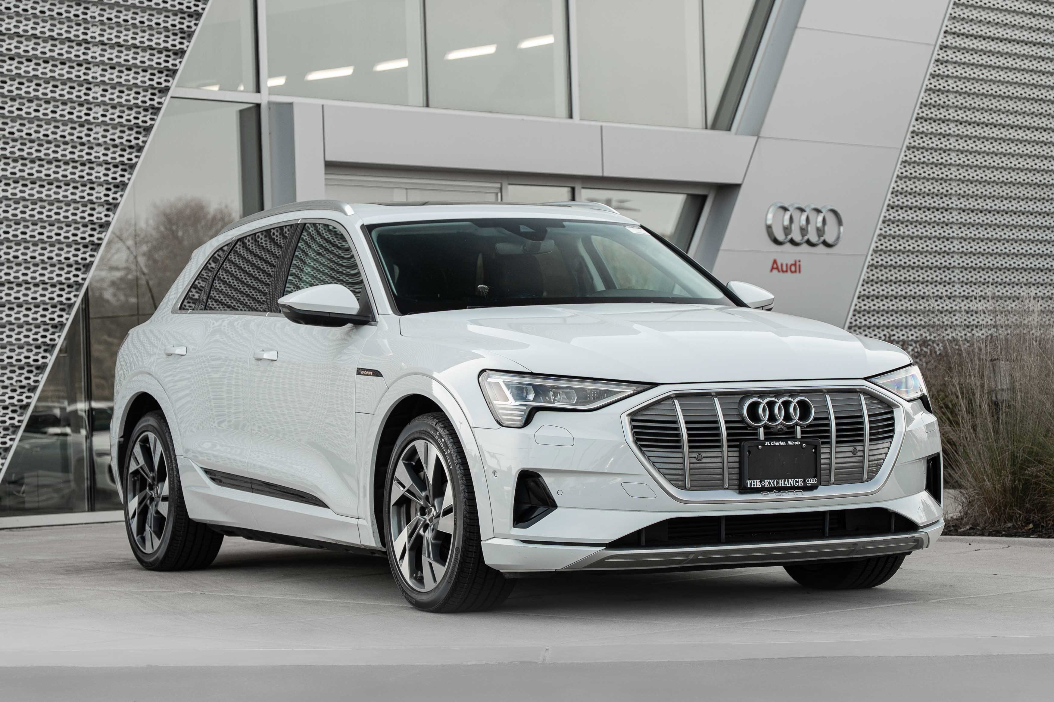 Certified 2023 Audi e-tron Premium Plus w/ Premium Plus Package AWD/4WD image 1