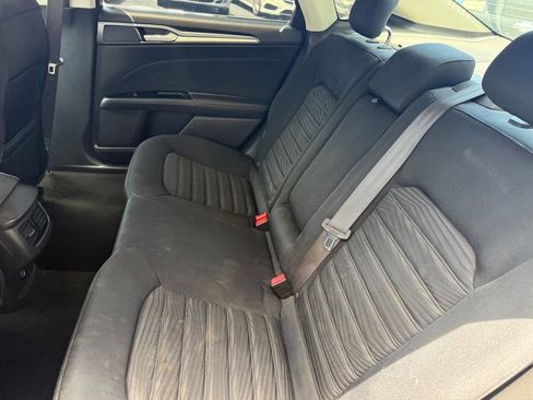Used 2016 Ford Fusion SE FWD image 10