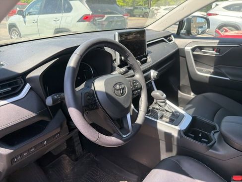 Used 2023 Toyota RAV4 XLE Premium FWD image 7