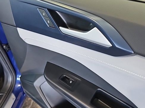 Used 2024 Volkswagen Taos SE w/ Black Wheel Plus Package image 12