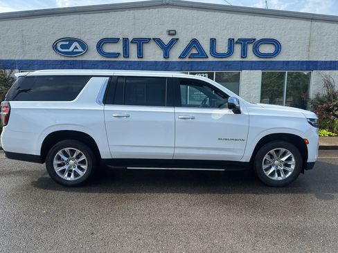 Used 2023 Chevrolet Suburban Premier AWD/4WD image 3