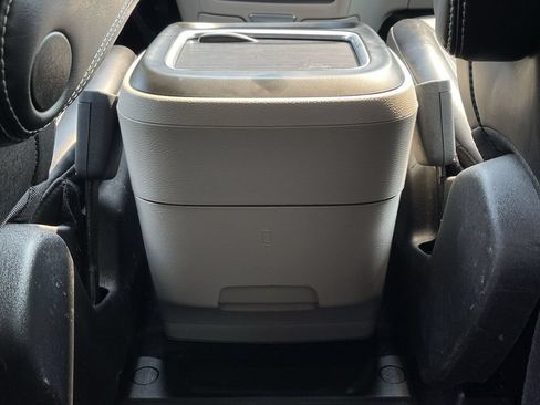 Used 2023 Chrysler Pacifica Touring-L FWD image 41