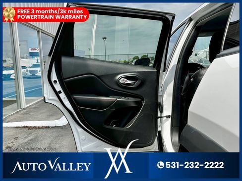 Used 2021 Jeep Cherokee Trailhawk image 19