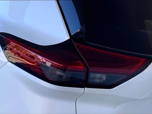 Used 2024 Nissan Rogue SL w/ SL Premium Package image 28