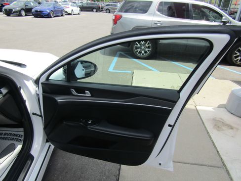 Used 2022 Kia K5 GT-Line AWD/4WD image 15
