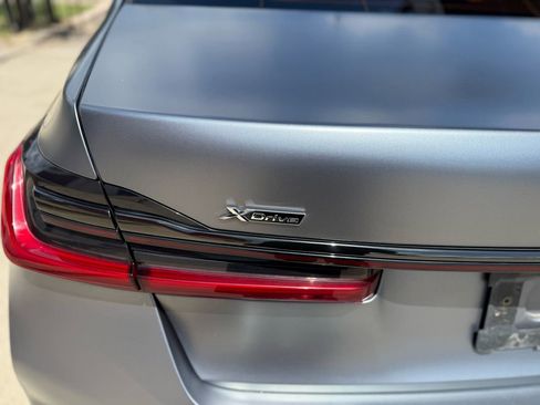 Used 2022 BMW 750i xDrive w/ M Sport Package image 11