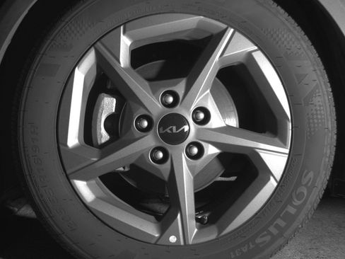 Used 2025 Kia K4 LXS image 12