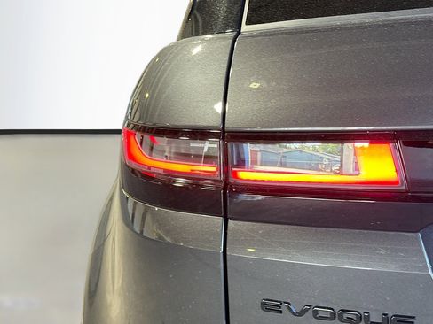Used 2025 Land Rover Range Rover Evoque Dynamic SE image 10