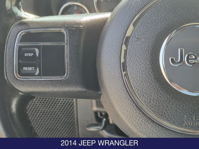 Used 2014 Jeep Wrangler Unlimited Sahara w/ Dual Top Group AWD/4WD image 18