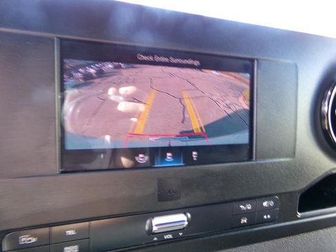 Used 2021 Freightliner Sprinter 2500 RWD image 24
