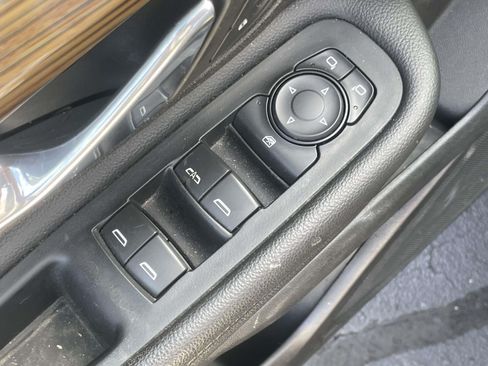 Used 2019 GMC Terrain SLE w/ Driver Convenience Package AWD/4WD image 17