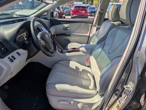 Used 2010 Toyota Venza AWD image 16
