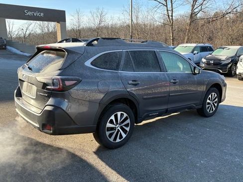 Used 2023 Subaru Outback Premium image 5