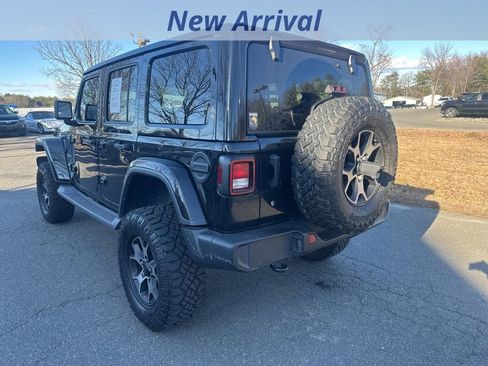 Used 2019 Jeep Wrangler Unlimited Sahara w/ Uconnect 4C Nav & Sound Group image 4