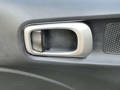 Used 2020 Hyundai Venue SEL FWD image 16