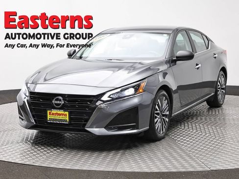 Used 2025 Nissan Altima 2.5 SV FWD image 1