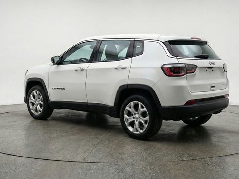 Used 2025 Jeep Compass Latitude image 6