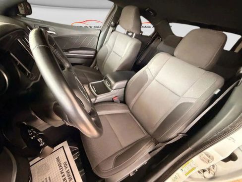 Used 2022 Dodge Charger SXT RWD image 10