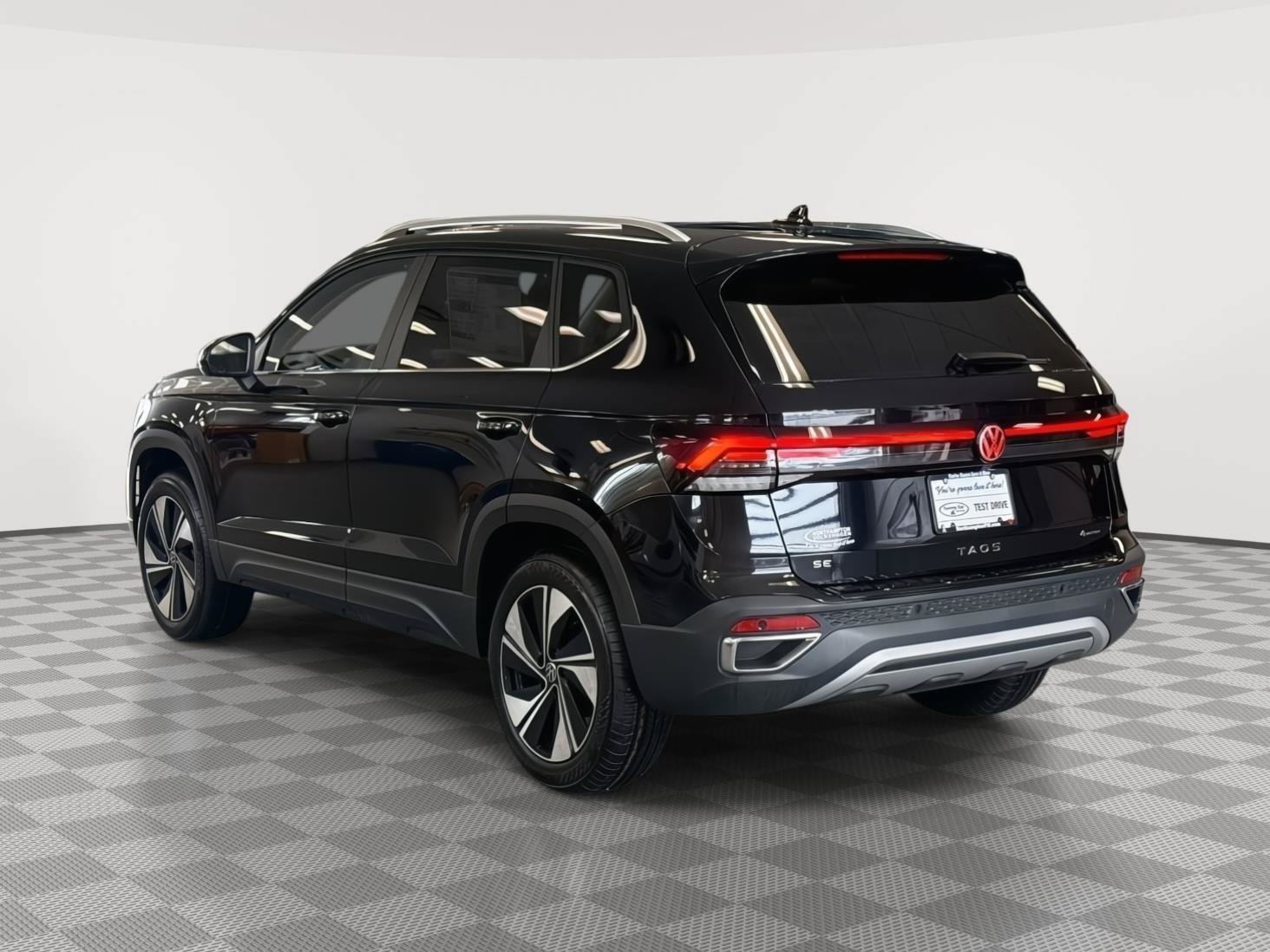 New 2026 Volkswagen Taos SE AWD/4WD image 8