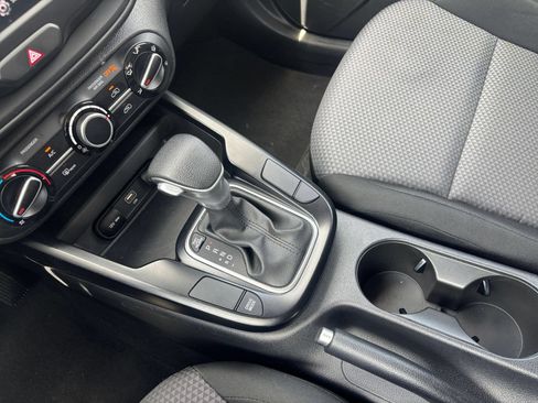Used 2025 Kia Soul LX w/ LX Technology Package FWD image 39