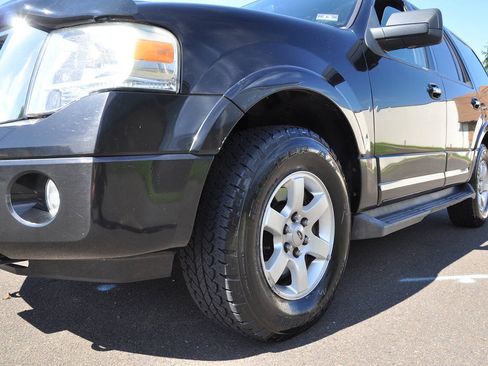Used 2009 Ford Expedition XLT AWD/4WD image 3