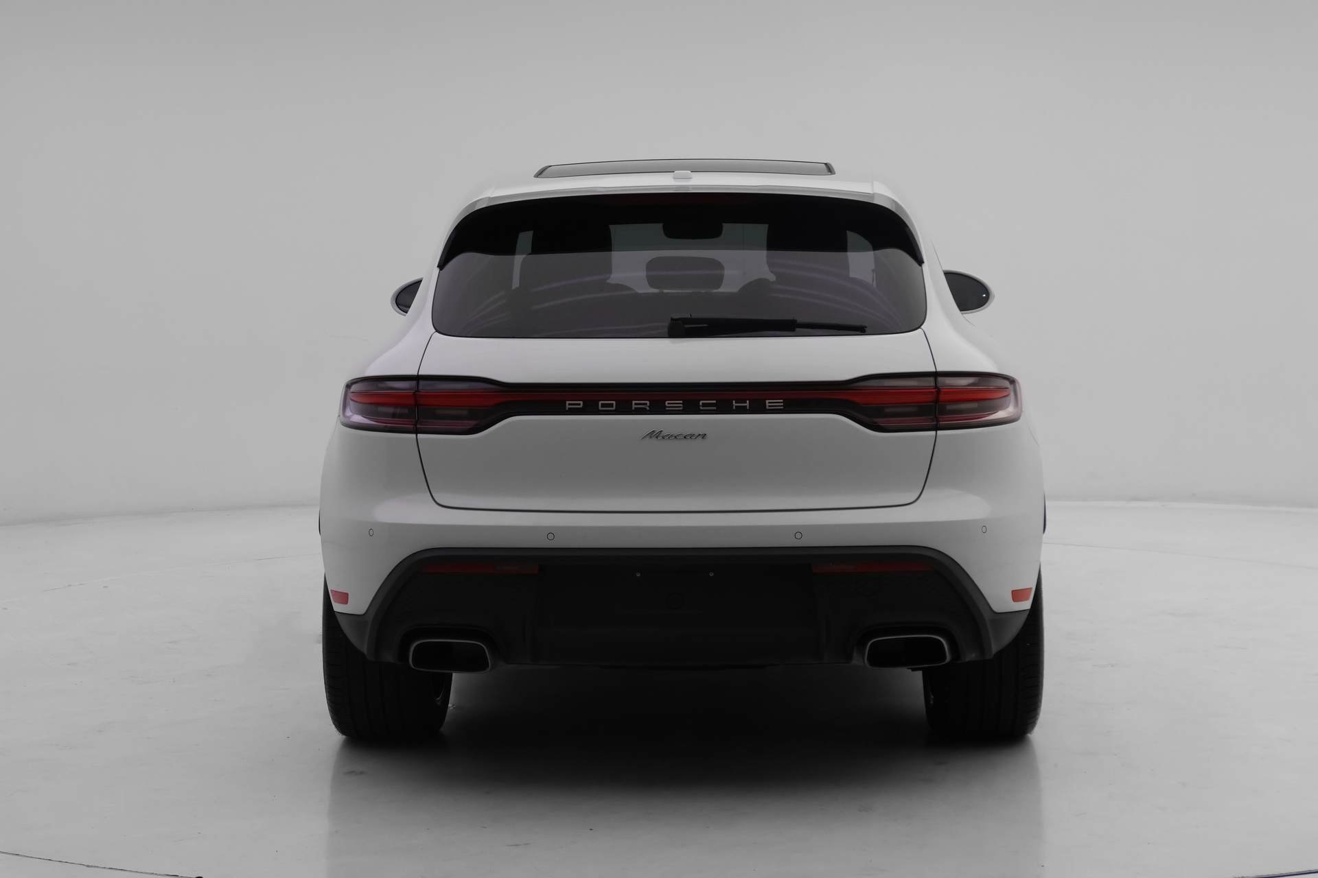 Used 2025 Porsche Macan AWD/4WD image 16