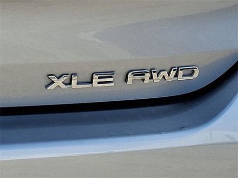 Certified 2022 Toyota Highlander XLE image 31