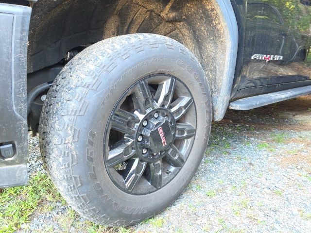 Used 2025 GMC Sierra 2500 AT4 w/ AT4 Premium Plus Package AWD/4WD image 3