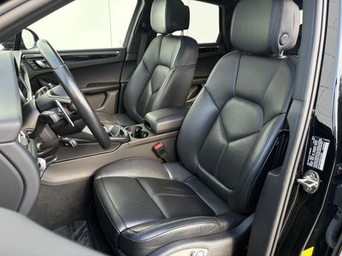 Used 2024 Porsche Macan image 11