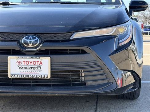 Certified 2025 Toyota Corolla LE image 9