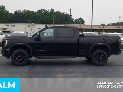 Used 2024 GMC Sierra 2500 AT4 AWD/4WD image 10