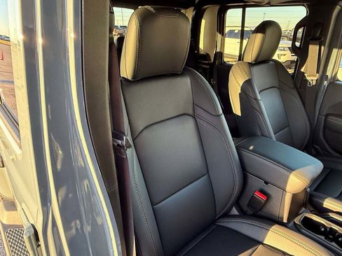 New 2025 Jeep Gladiator Sport image 24