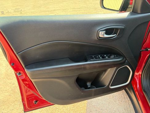 Used 2019 Jeep Compass Limited AWD/4WD image 10