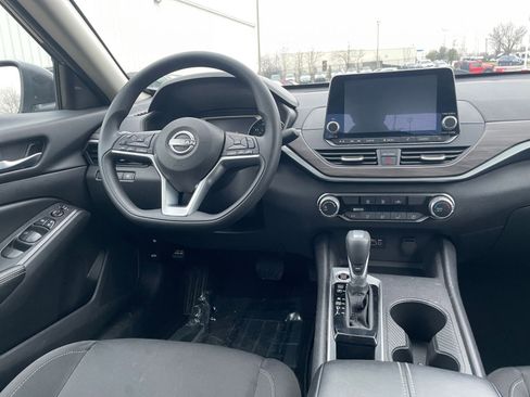 Used 2025 Nissan Altima 2.5 SV image 33